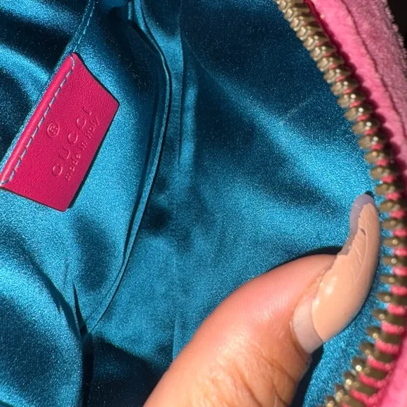 🩷SOLD🩷Authentic Gucci Pink Velvet Matelasse GG Marmont Belt Bag🩷 - Picture 4 of 9